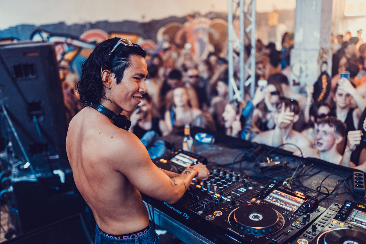 Loading... just a sec